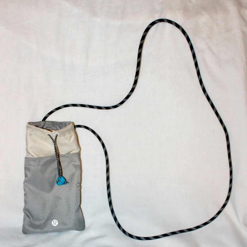 Lululemon Play Forward Crossbody Pouch
